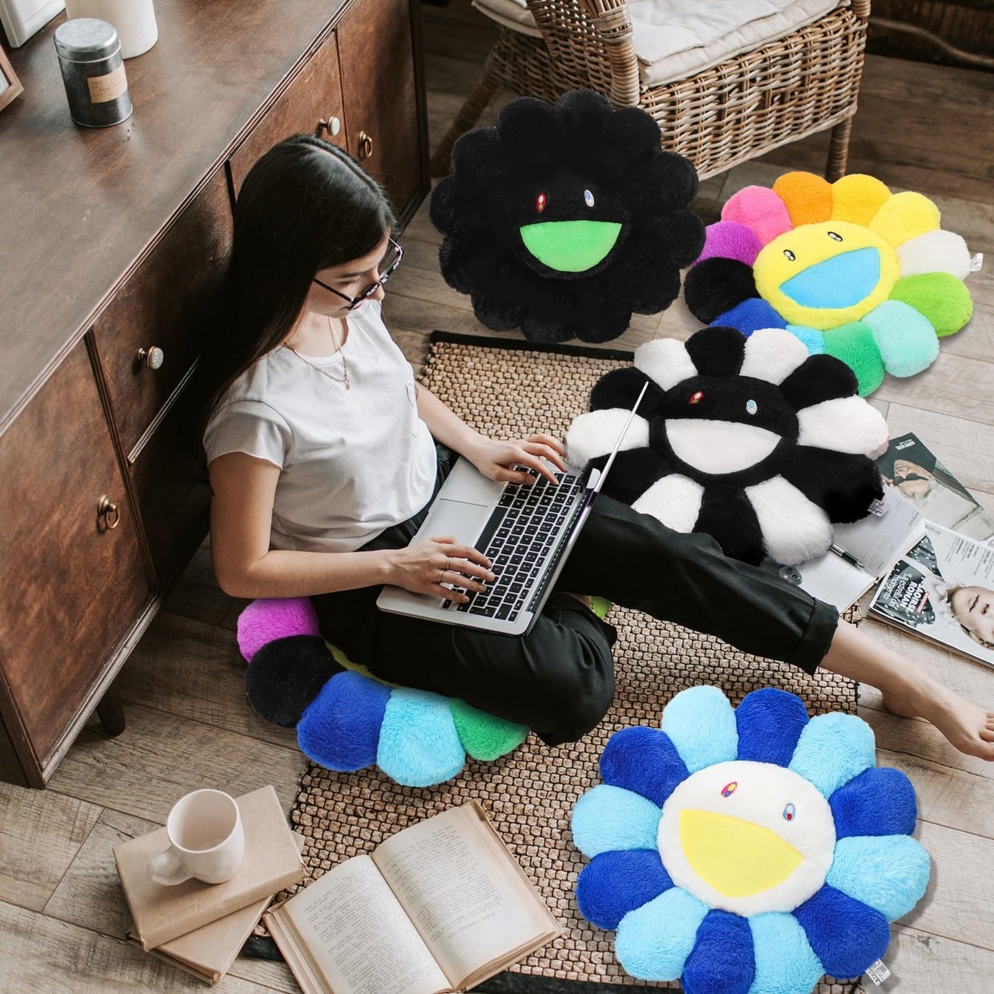 SHINUOER Flower Pillow, Smiley Face Sunflower Plush Pillow, Cute Flower Floor Cushion, Soft Decorative Throw Pillow for Bedroom, Sofa, Car or Dorm Decor