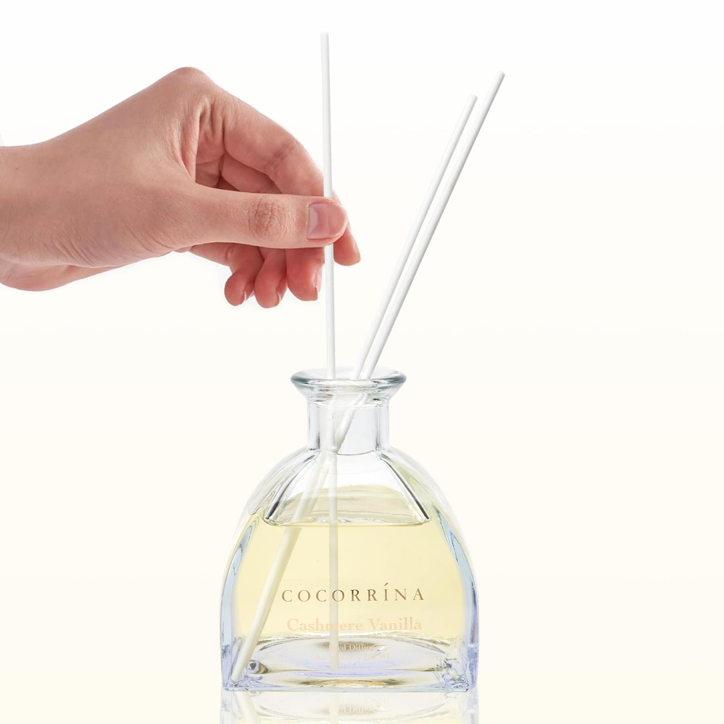 COCORRÍNA Reed Diffuser - 8.5 Oz Cashmere Vanilla Reed Diffuser with 8 Sticks for Home Bathroom Shelf Decor (Simple Luxe Collection)