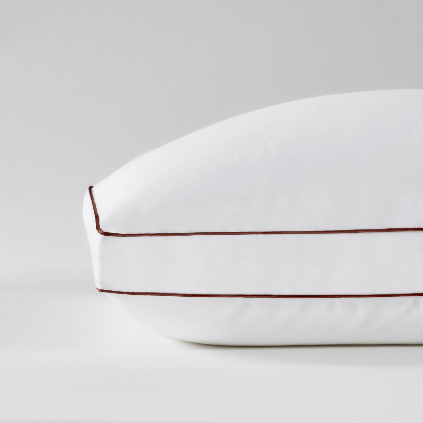 Saatva Latex Pillow - Standard Loft (4” - 5”) - Hypoallergenic Pillow with Shredded Latex Core - Breathable - Machine Washable Organic Cotton Cover - Queen (28"x18") 1 Pack