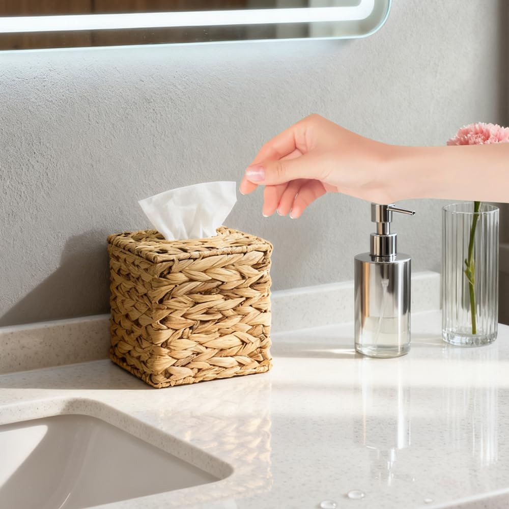 1 Pcs Water Hyacinth Handwoven Tissue Box Cover - Natural Handmade Wicker Napkin Holder, Square Facial Tissue Case, Rustic Boho Decor for Table, Bathroom, Office