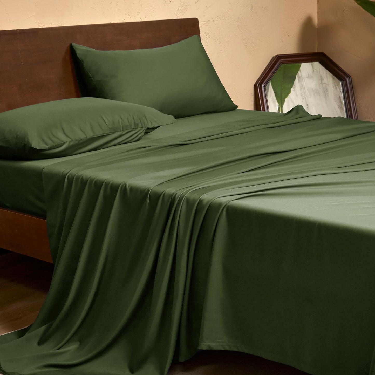EVERLY King Sheets Set,Luxuriously 400 Thread Count Organic Viscose Derived from Bamboo Bed Sheet,Cooling Sheets for King Size 4 Piece Deep Pockets Bedding Sheets &Pillowcases-Dark Green