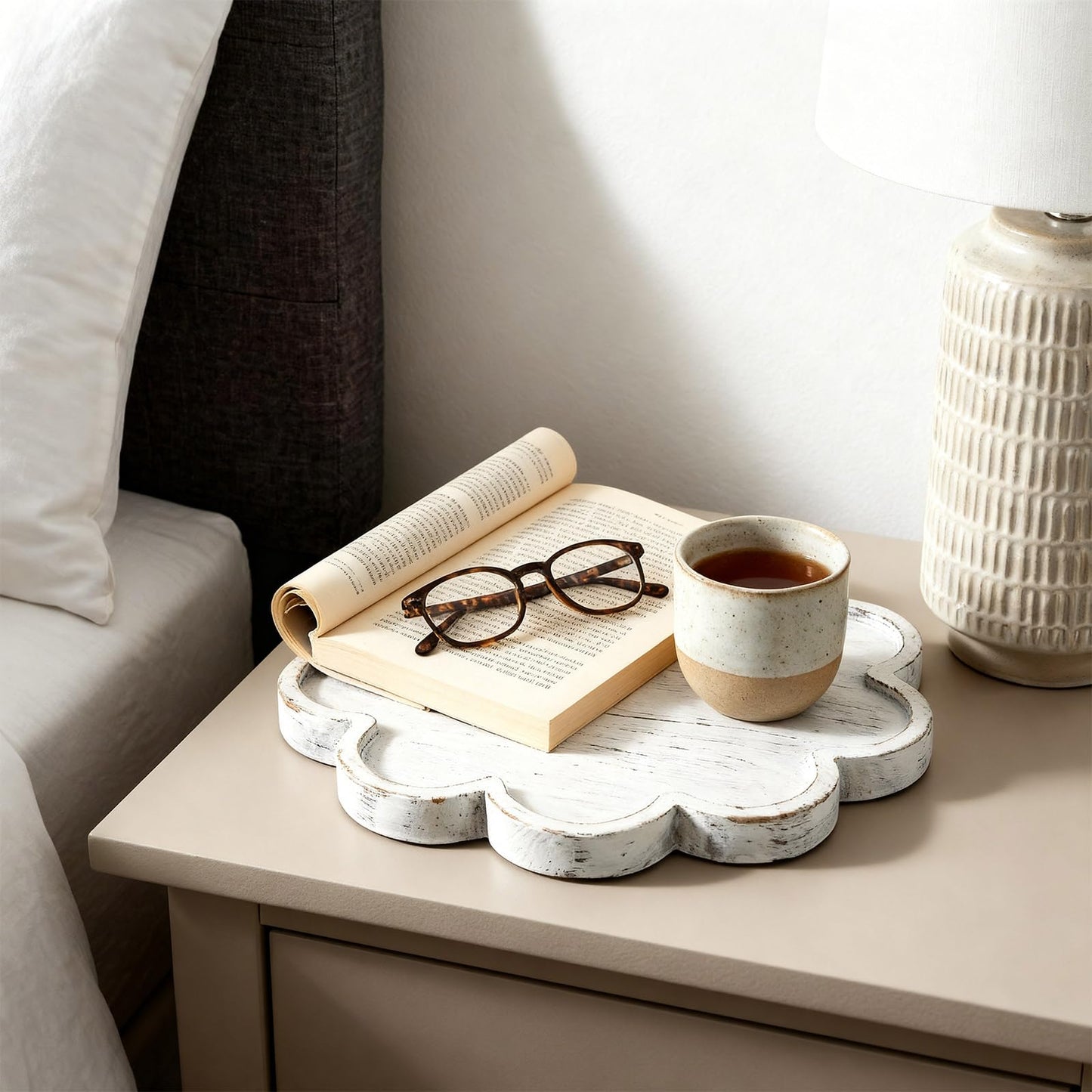 BreezeHug White Decorative Serving Tray Wood 12.6 Inch Scalloped Serving Tray Round Wooden Display Plate with Scalloped Borders for Coffee Table Living Room Bedroom Entryway Decoration