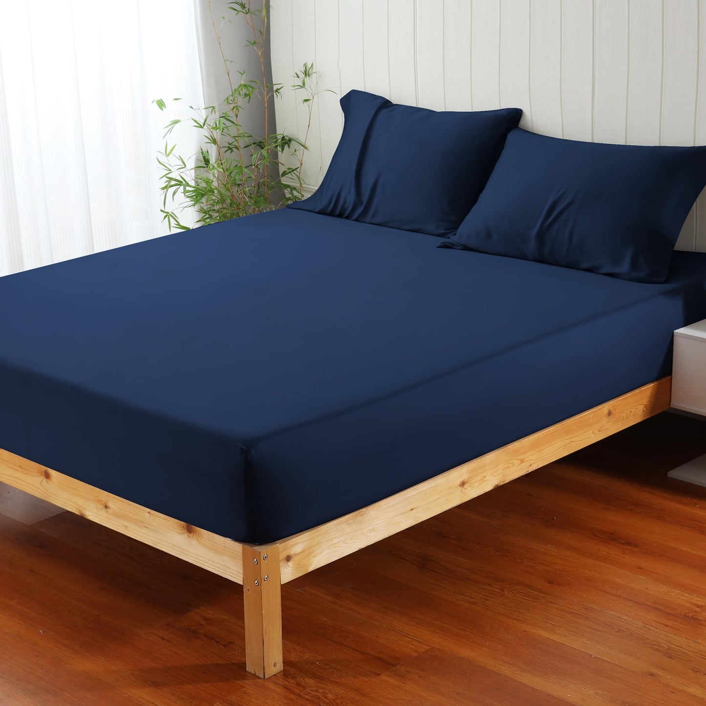 Bamboo Viscose Fitted Sheet with 16" Deep Pocket, Hotel Luxury Silky Bottom Sheet, Ultra Soft 400 Thread Count Fabric, Cooling for Hot Sleepers (Navy Blue Full)