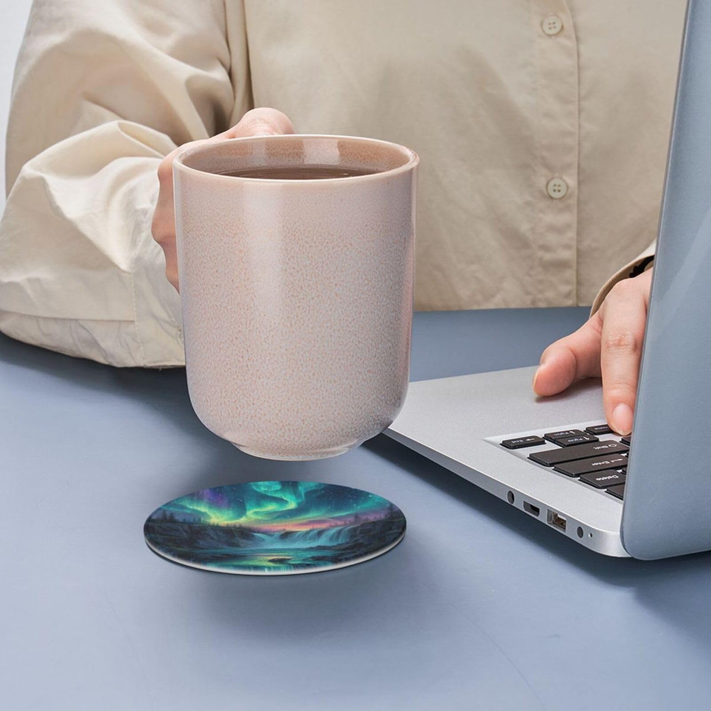 sunwarshile Northern Lights Coasters for Drinks with Holder Round Leather Coasters Set of 6 Cups Mugs Mat Pad for Home Kitchen Bar