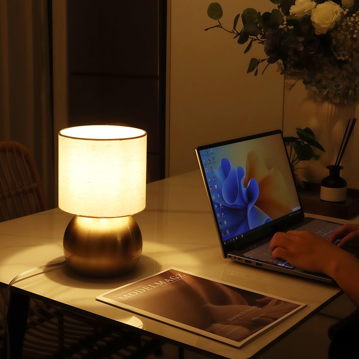 LHYueTong Modern Small Table Lamp Set of 2, Minimalist Nightstand Bedside Lamps with One-Button Inline Switch, H 10.4 Inch Desk Light for Bedroom, Living Room,Including Light Bulb（Golden）