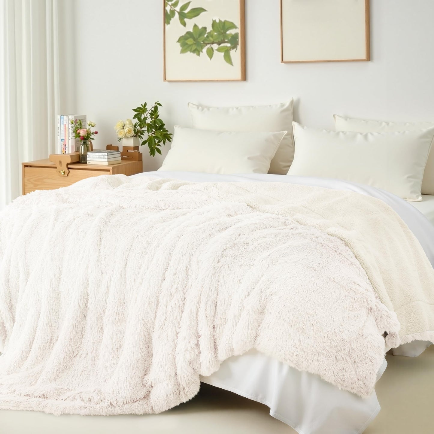 Exclusivo Mezcla Fuzzy Faux Fur Bed Blanket Queen Size, Reversible Shaggy Sherpa Fleece Blankets, Fluffy Plush Warm Throws for Couch, Bed, 90X90 Inches, White