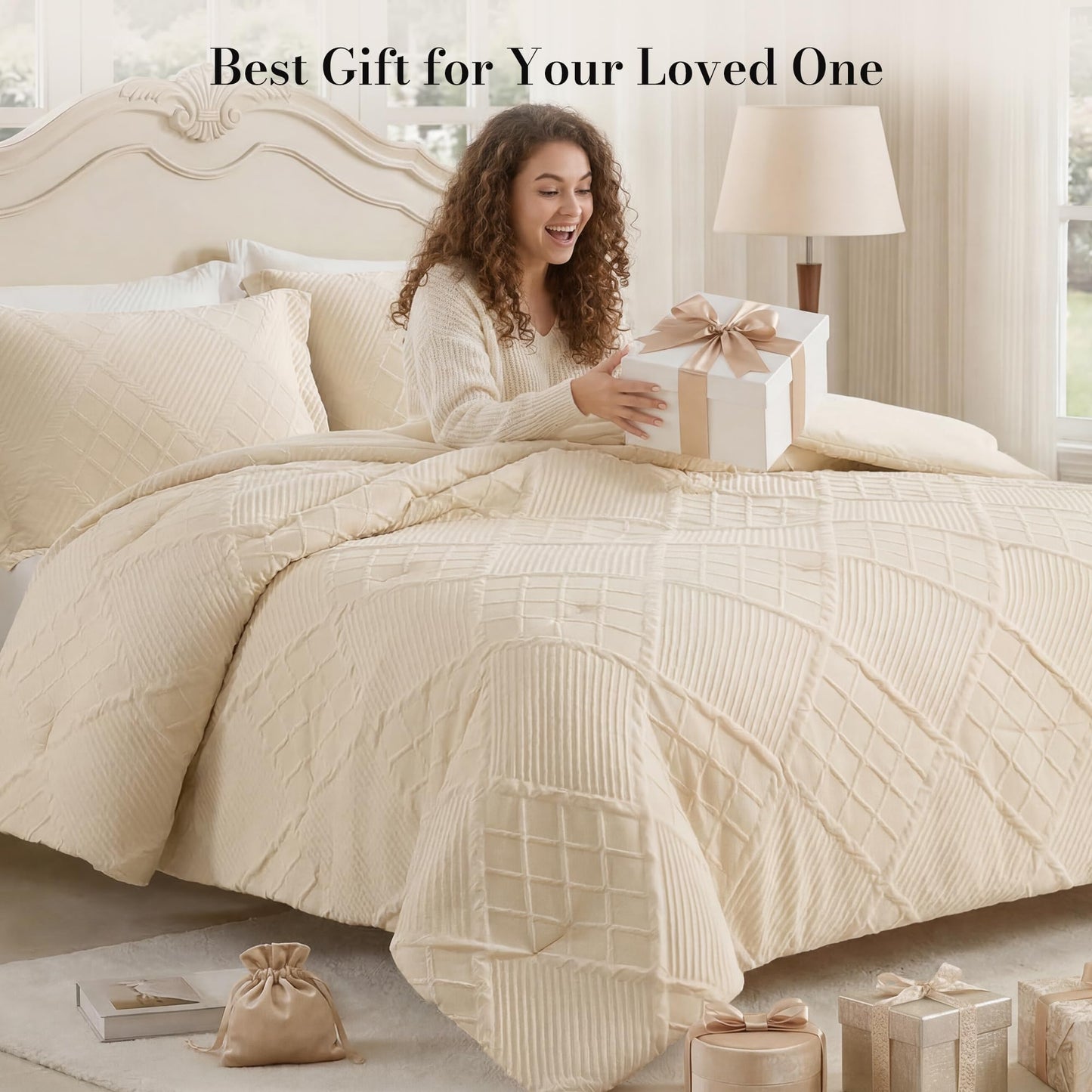 Amélie Home Queen Comforter Set, 3 Piece Beige Jacquard Bedding Set with 2 Pillow Cases, Soft Microfiber Diamond Design, Lightweight All-Season for Bedroom & Dorm