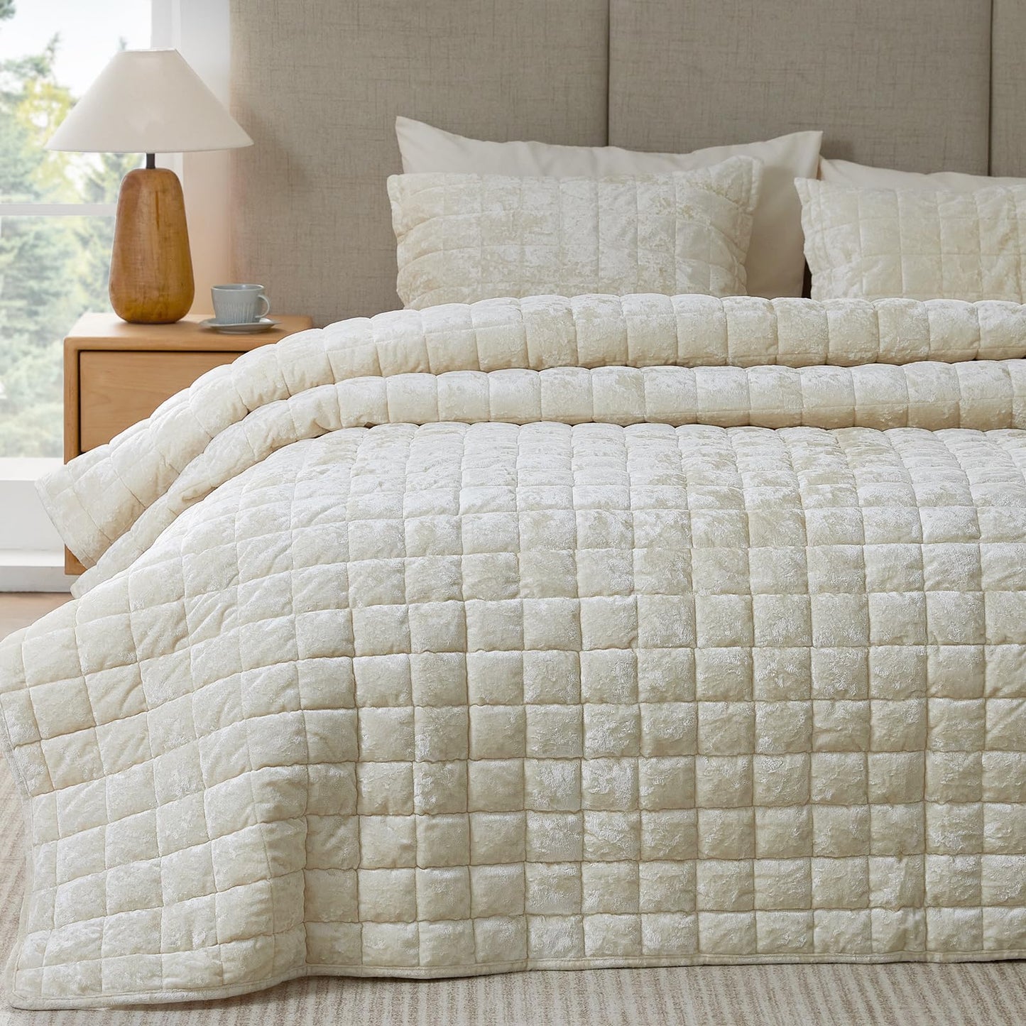 BEDELITE Velvet Quilt Set King Size - Luxury Soft Velvet Comforter Bedding Set for All Season, Lightweight Quilted Box Stitch Oversized Bedspread Coverlet with 2 Matching Shams, Shiny Cream White
