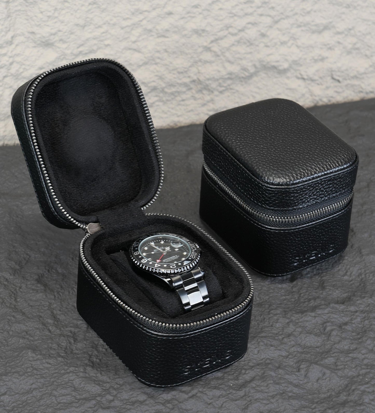 SYENS Watch Travel Box, Real Genuine Leather Single Watch Roll Case for Man and Women Watch Packing Storage Organizer with Suede to Protection Zipper Fit All Watches Up to 60mm (1W-Z-BB)