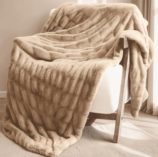 Raelee Luxury Faux Rabbit Fur Throw Blanket, Ultra Soft Double Sided Fluffy Plush Throw for Couch, Bed, Chair, Thick Warm Cozy Decorative Bubble Throw Blanket, Caramel Brown, 50x60
