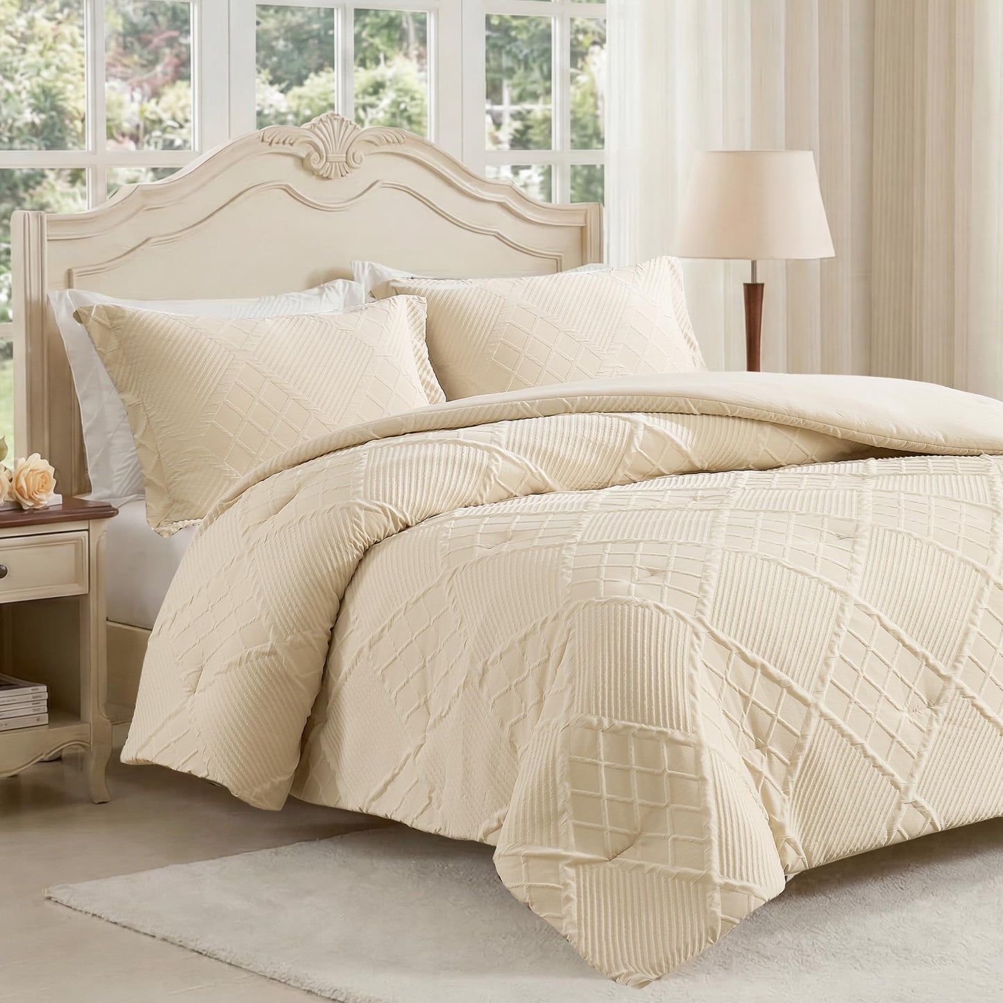 Amélie Home Queen Comforter Set, 3 Piece Beige Jacquard Bedding Set with 2 Pillow Cases, Soft Microfiber Diamond Design, Lightweight All-Season for Bedroom & Dorm