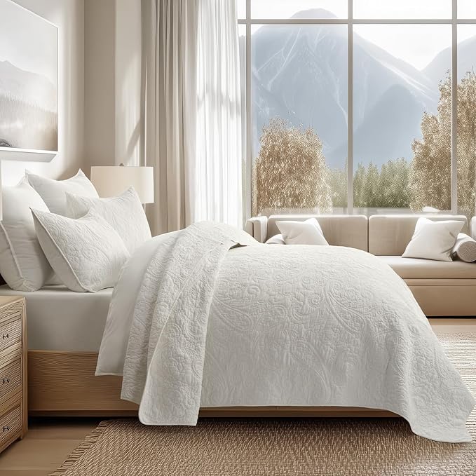 EVERGRACE 100% Cotton Paisley Quilt Set, Oversized King 3 Piece Set – Prewashed Lightweight Bedspread with 2 Shams, Soft & Breathable Matelasse Coverlet for All-Season Comfort, Bright White
