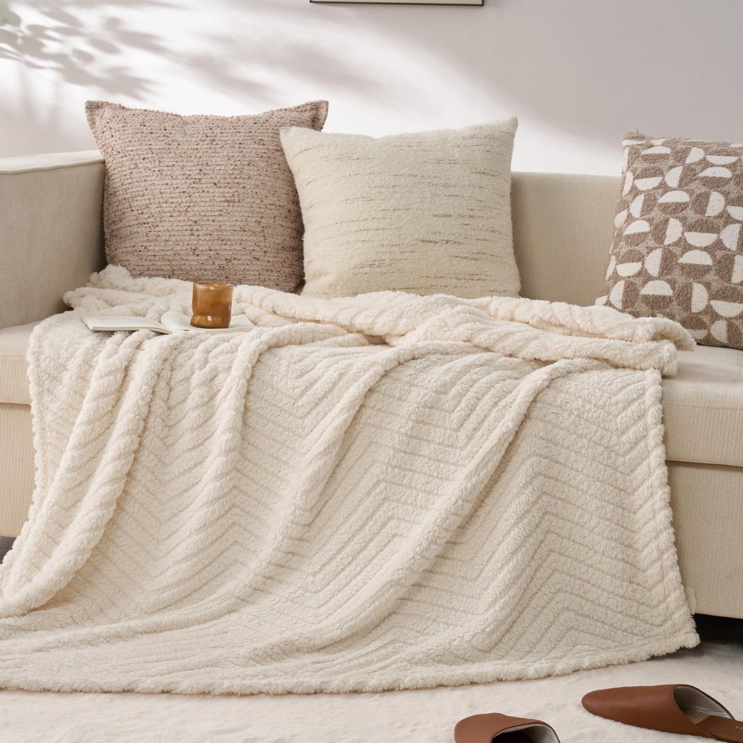 Joiedomi Queen Size Blanket for Bed, Soft & Warm White Fleece Blankets Gifts for Women Mom, Cozy Cute Soft Throw 90x90 Inches