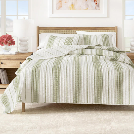 Great Bay Home Striped Quilt Set - 3-Piece Full/Queen Size Farmhouse Bedding Set - Lightweight, All-Season, Reversible Bedspread (Cream/Green)