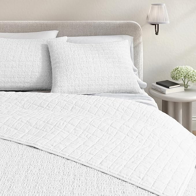 Great Bay Home Full/Queen Size White 100% Cotton Honeycomb Waffle Quilt and Sham Set - Garment Washed, Waffle Weave Like Texture, Lightweight 3-Piece Bedding Set