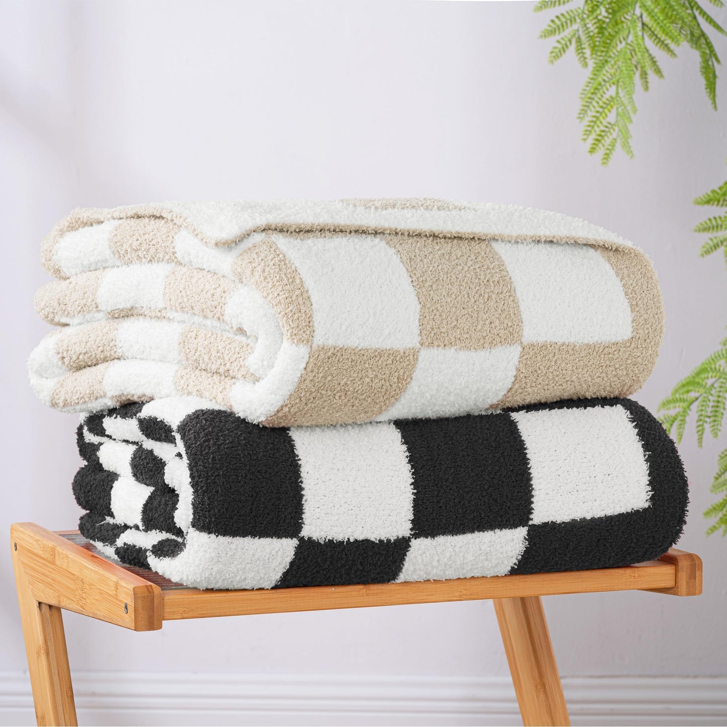 Exclusivo Mezcla Checkered Knit Throw Blanket, Ultra Soft and Warm Reversible Woven Blankets, Cozy Snuggly Throw for Couch Bed and Home Decor, Black, 50"x60"