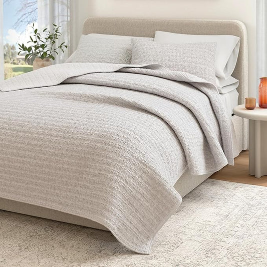 Great Bay Home Full/Queen Size Light Grey 100% Cotton Honeycomb Waffle Quilt and Sham Set - Garment Washed, Waffle Weave Like Texture, Lightweight 3-Piece Bedding Set