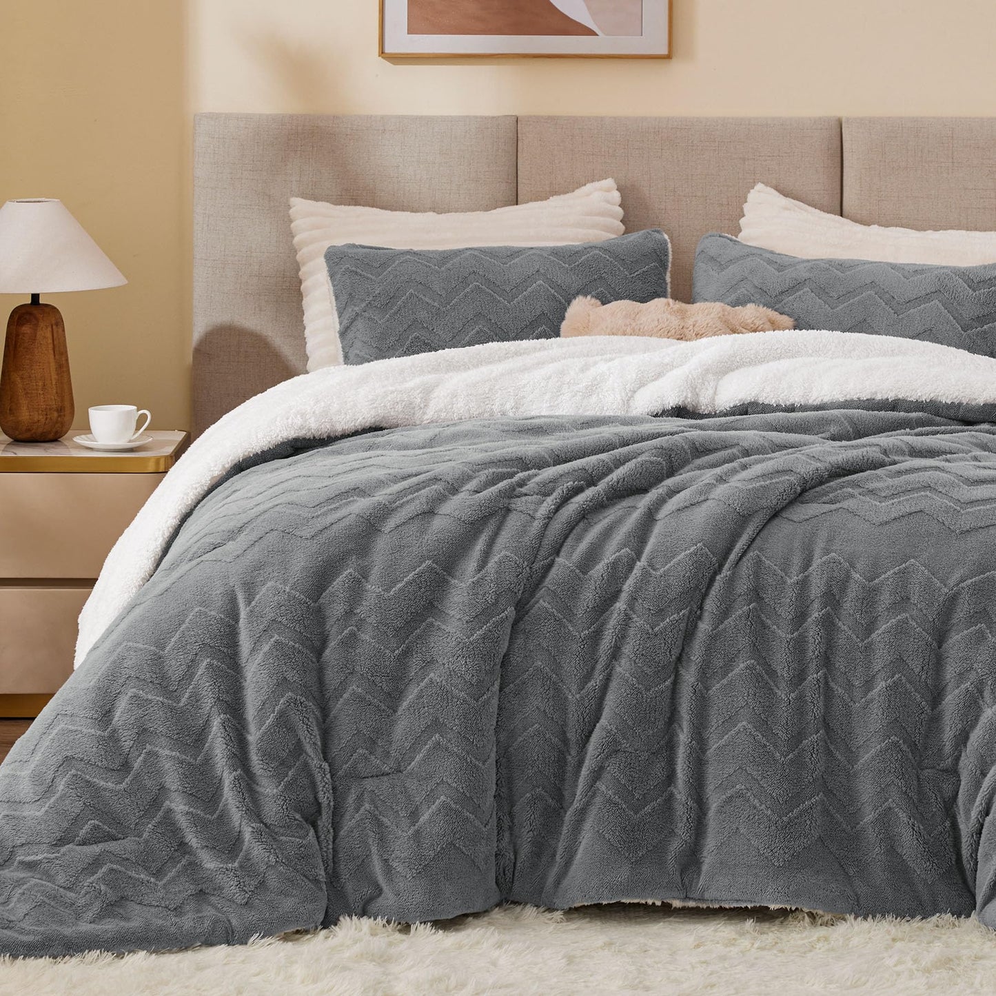 BEDELITE Fluffy King Size Comforter Set - Super Soft Sherpa Grey Comforter for King Size Bed, Luxury Warm Bedding Set for Winter, Fuzzy Bed Set 3 Pieces (1 Comforter, 2 Pillowcases)