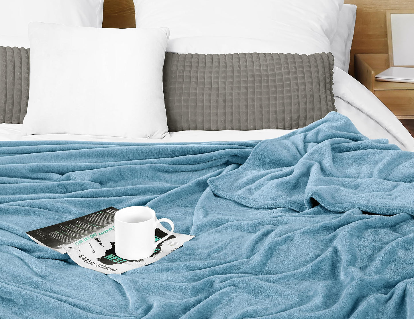 Utopia Bedding Washed Blue Fleece Blanket Queen Size Lightweight Fuzzy Soft Anti-Static Microfiber Bed Blanket (90x90 Inch)