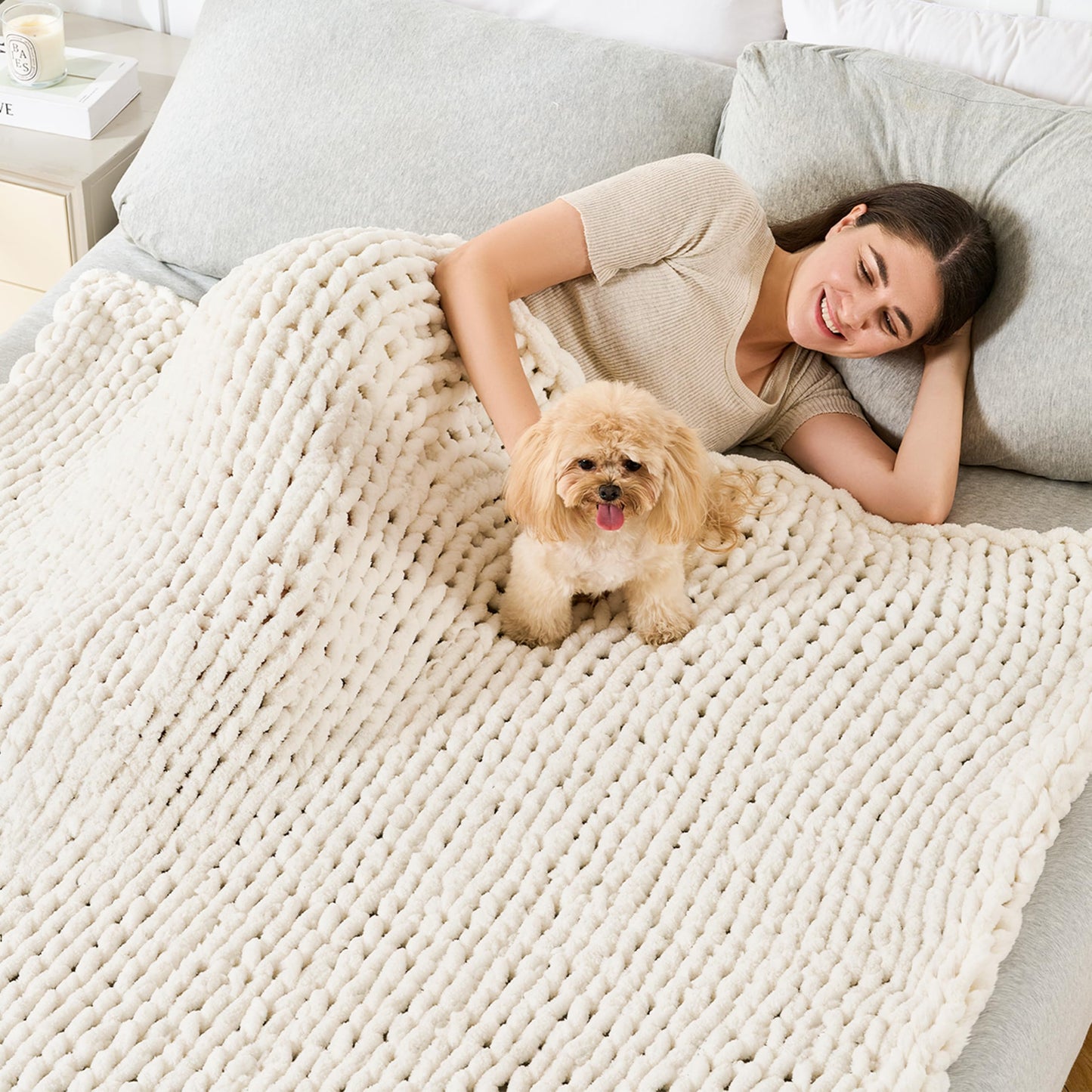 Maetoow Chenille Chunky Knit Blanket Throw （40×50 Inch）, Handmade Warm & Cozy Blanket Couch, Bed, Home Decor, Soft Breathable Fleece Banket,Graduation Gifts, Cream