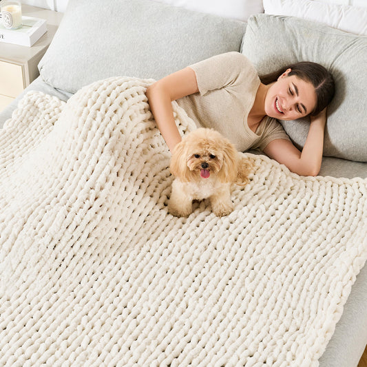 Maetoow Chenille Chunky Knit Blanket Throw （40×50 Inch）, Handmade Warm & Cozy Blanket Couch, Bed, Home Decor, Soft Breathable Fleece Banket,Graduation Gifts, Cream