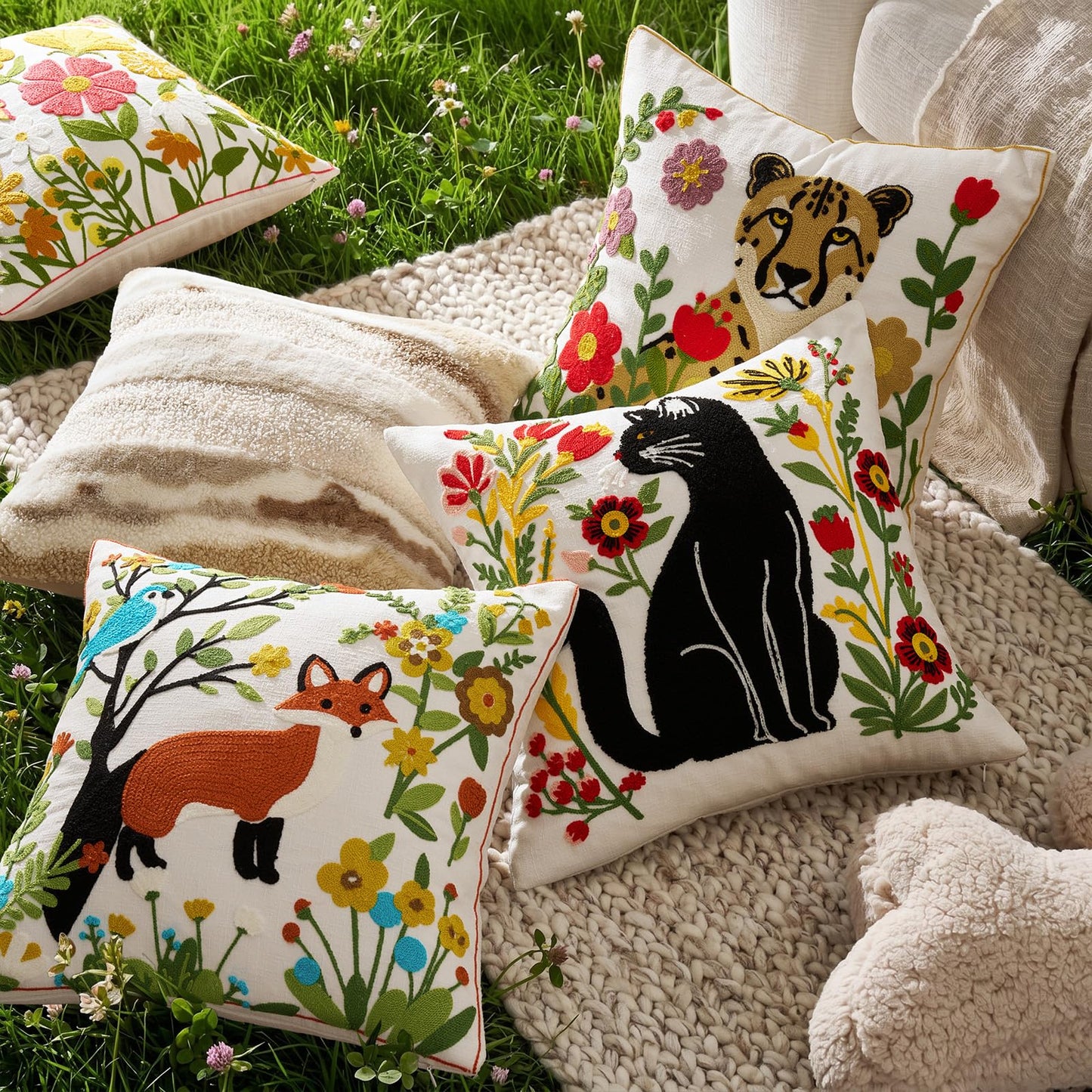 GIGIZAZA Decorative Pillow Covers 18x18 - Throw Pillow Textured Linen Covers for Couch Living Room Decor Cute Animal Patterned Cushion Covers Bed Embroidered Spring Pillowcases Pack of 1