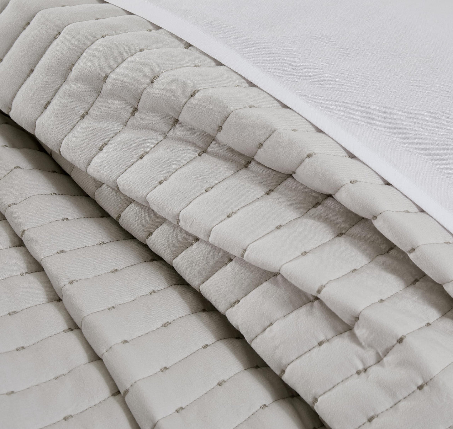COOLXTRA Lightweight Quilted Bedspread Quilt Set, Pre-Washed Brushed Microfiber, Handmade-Look Stitching, All-Season Decorative Coverlet with 2 Pillow Shams, King, Grey