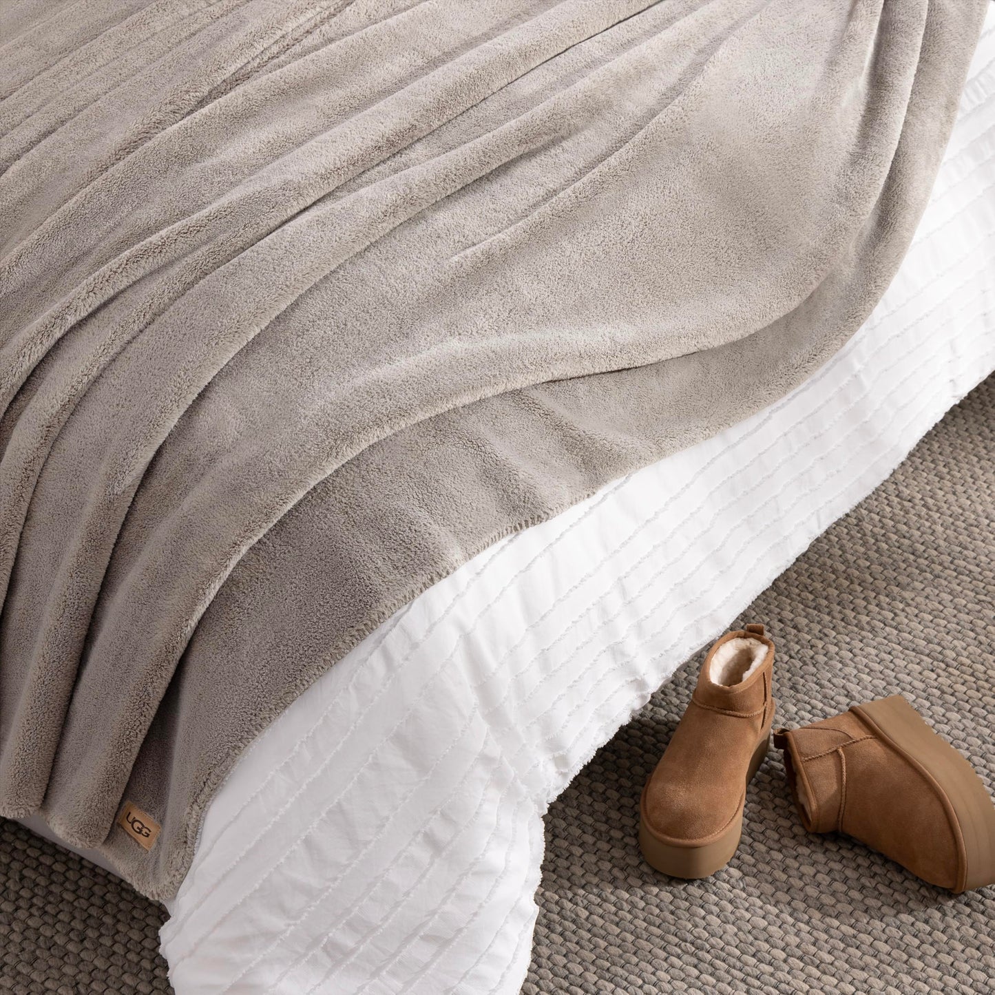 UGG Whitecap Full/Queen Blanket, Fleece Fluffy Blanket for Bed, Luxury Cozy Oversized Throw for Couch, Washable Queen Bedding, Hypoallergenic Bedding Queen Size, 90" x 90", Seal Grey